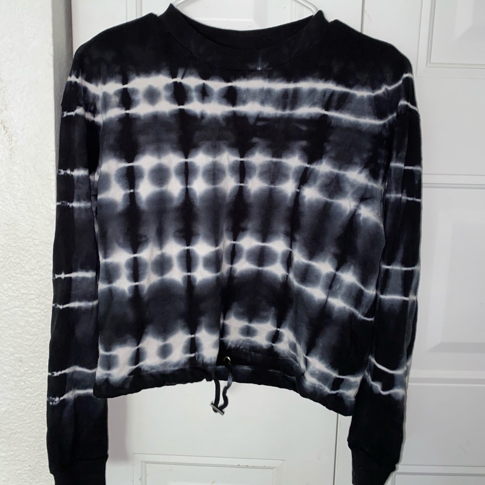 long sleeve tie dye shirt w drawstring